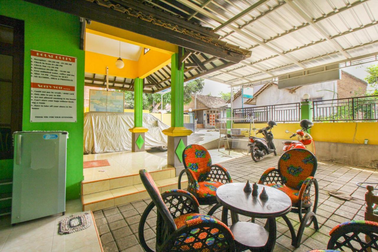 Spot On 1931 Kampung Osing Inn Баньюванги Экстерьер фото